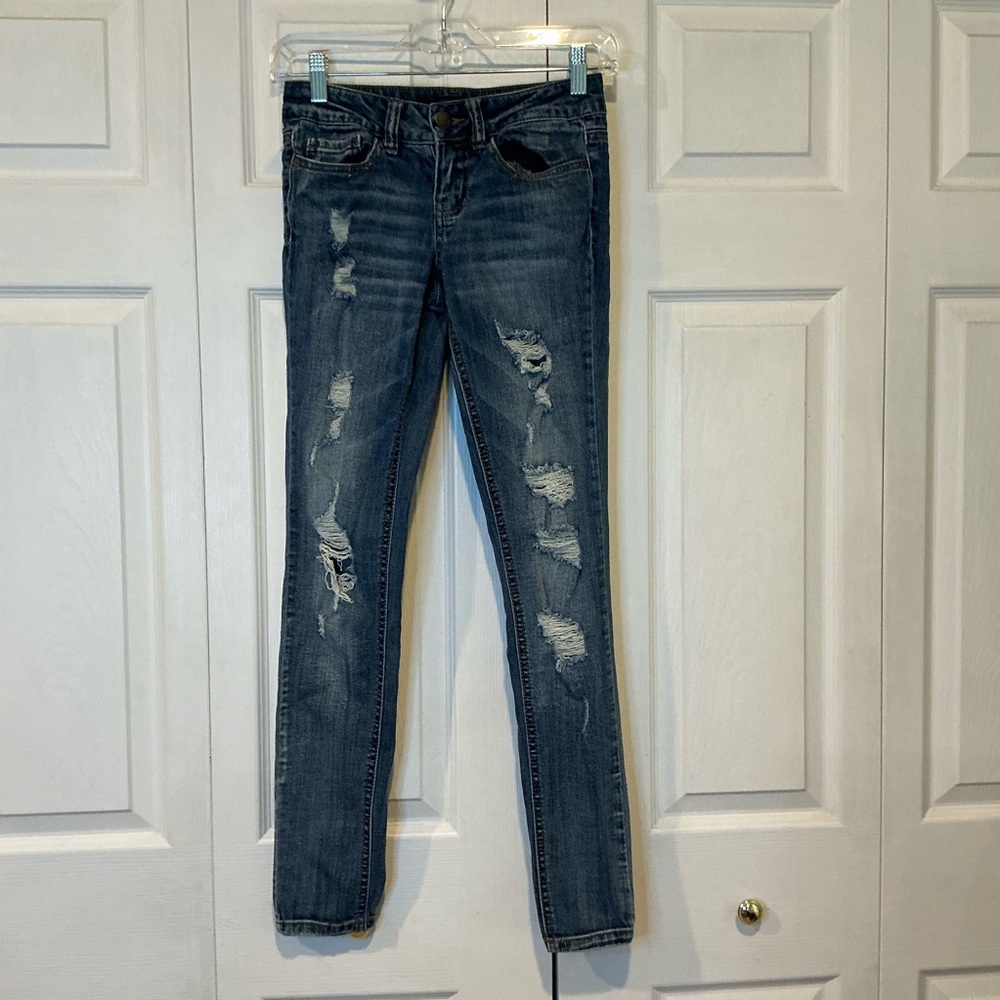 🩷 Dollhouse Charley Blue Distressed Denim Jeans - Size 1 (01298)